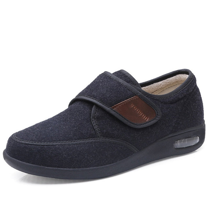Chaussures orthopédiques conçues pour diabétiques, oignons et pieds sensibles, assurant confort et protection au quotidien.