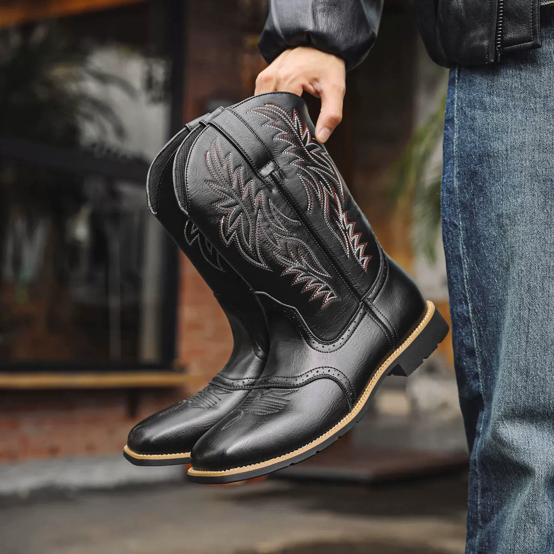 Élégantes bottes Western homme brodées, hauteur mi-mollet. Chaussures vintage pour un style cowboy authentique.