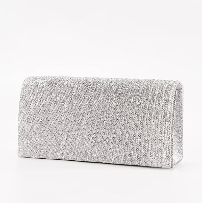 Pochette de soirée brillante, parfaite pour garder l'essentiel lors de vos événements glamour.