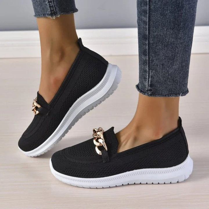 Chaussures orthopédiques confortables pour femmes aux pieds larges, avec semelle antidérapante et design respirant.
