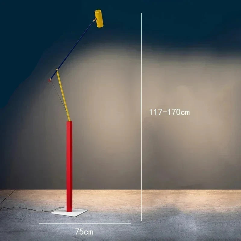 Lampadaire scandinave élégant, lumière ajustable et éclairage LED pour bureau ou coin lecture.