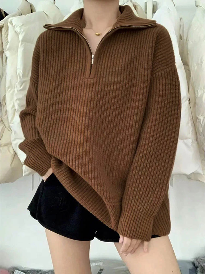Vêtement femme: pull tricoté doux avec col zippé. Confortable et chaud, il apporte élégance à votre look hivernal.