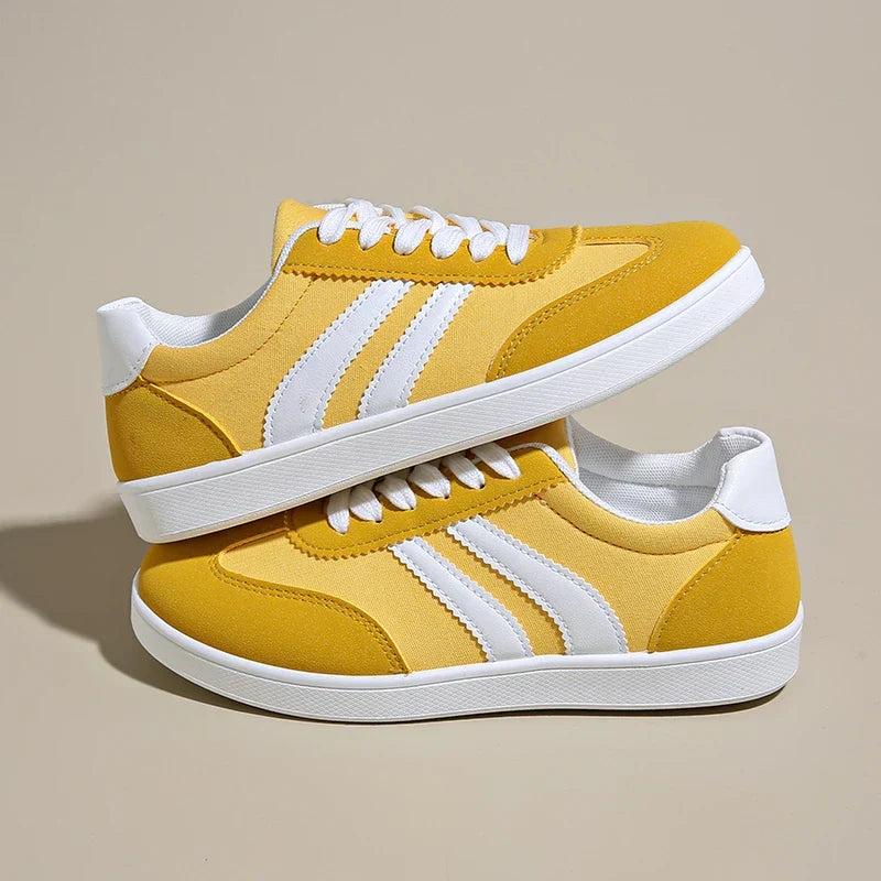 Baskets femme classiques style rétro Inde. Confort optimal pour chaussures décontractées de ville mode printemps-été.
