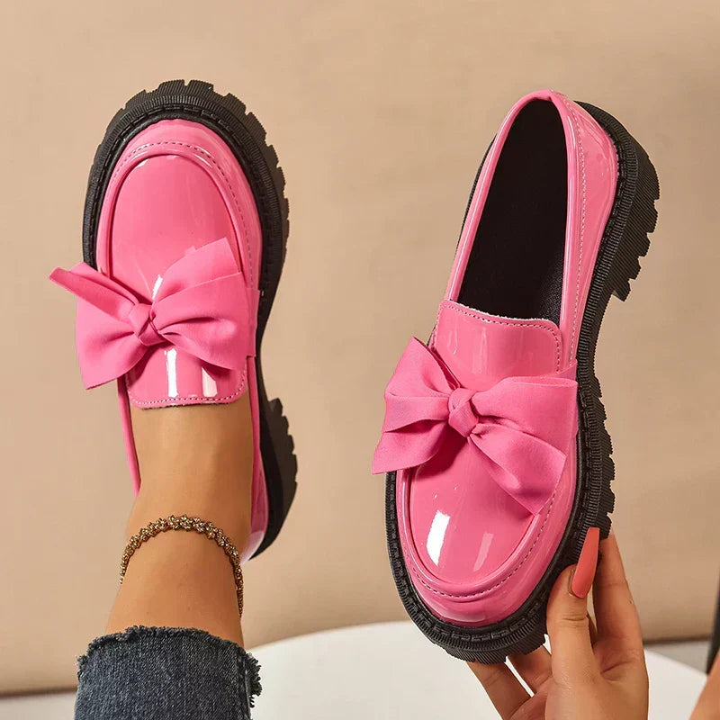 Chaussures à plateforme Garisa pour femmes avec nœud papillon. Style audacieux et grand confort.