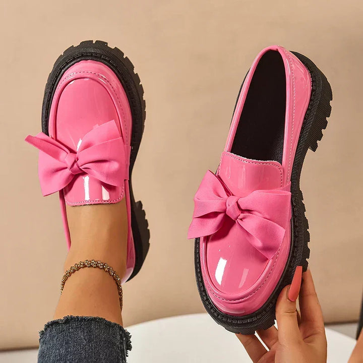 Chaussures à plateforme Garisa pour femmes avec nœud papillon. Style audacieux et grand confort.