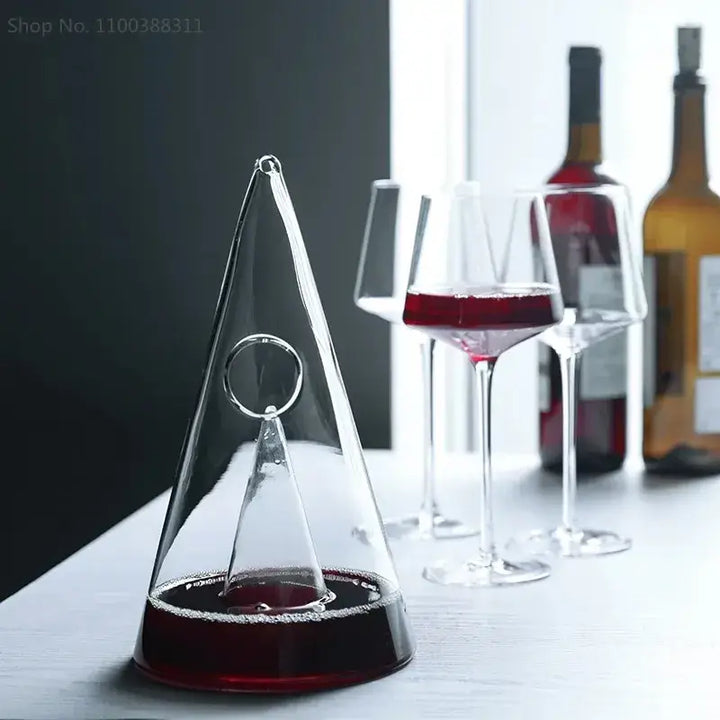 Décanteur aérateur rapide de vin en verre, carafe pyramide pour sublimer les arômes du vin.