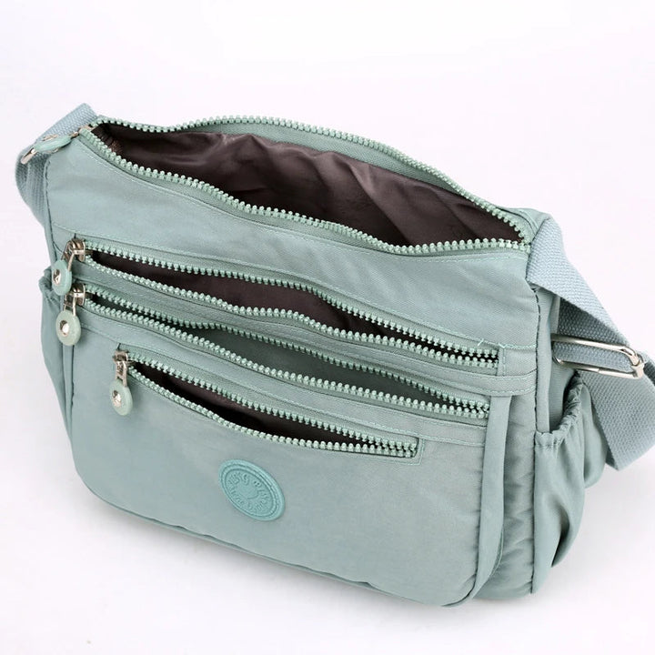 Sac bandoulière multifonction pour une organisation optimale de vos affaires au quotidien.