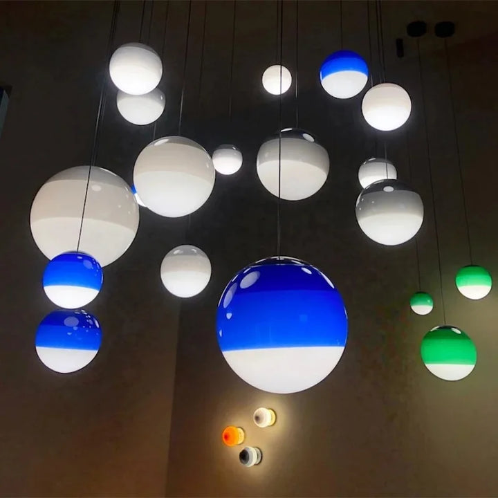 Lampe NordicLuxe LED suspendue, dôme en verre dégradé, pour décoration et éclairage contemporain.