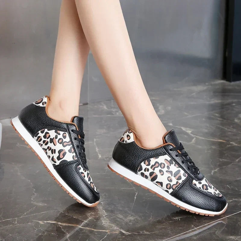 Chaussures femme léopard tendance, motif animal chic. Semelle souple et confortable pour un amorti supérieur.