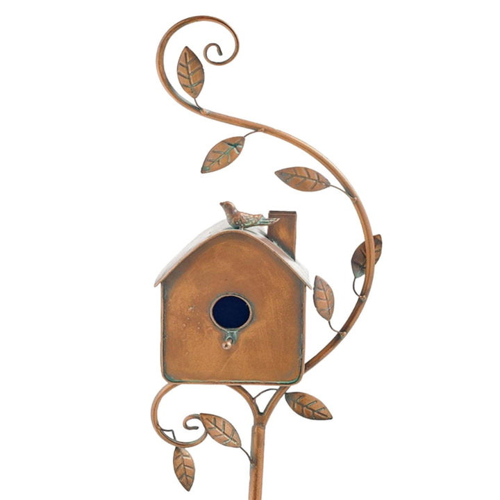 Idée cadeau nature : maison d'oiseaux pour aménagement extérieur. Nichoir design unique, parfait pour tout jardin boisé.