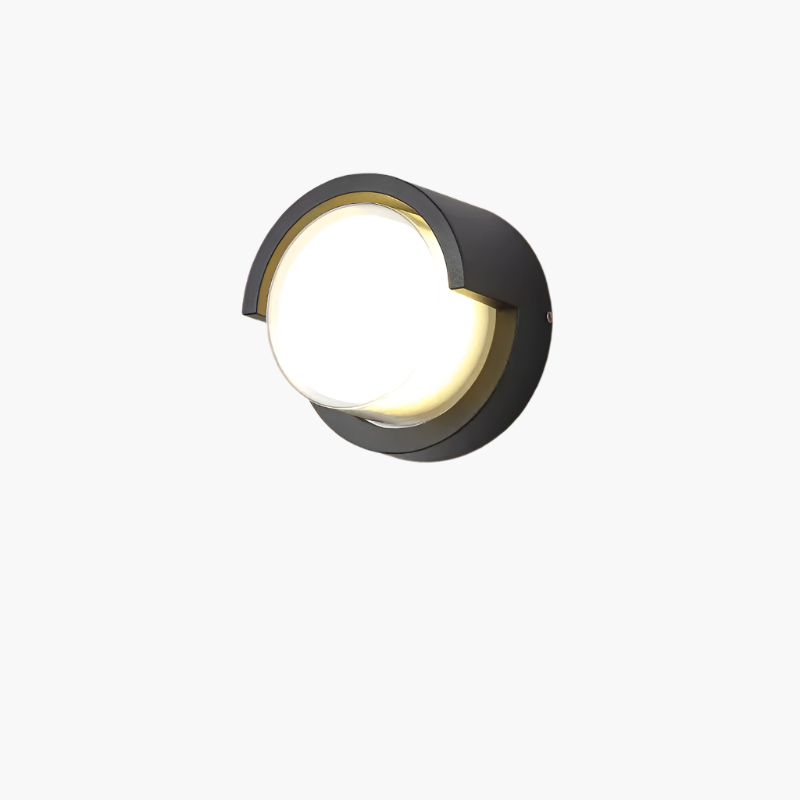 Design moderne pour cette applique murale LED extérieure avec détecteur de mouvement intégré et discret.