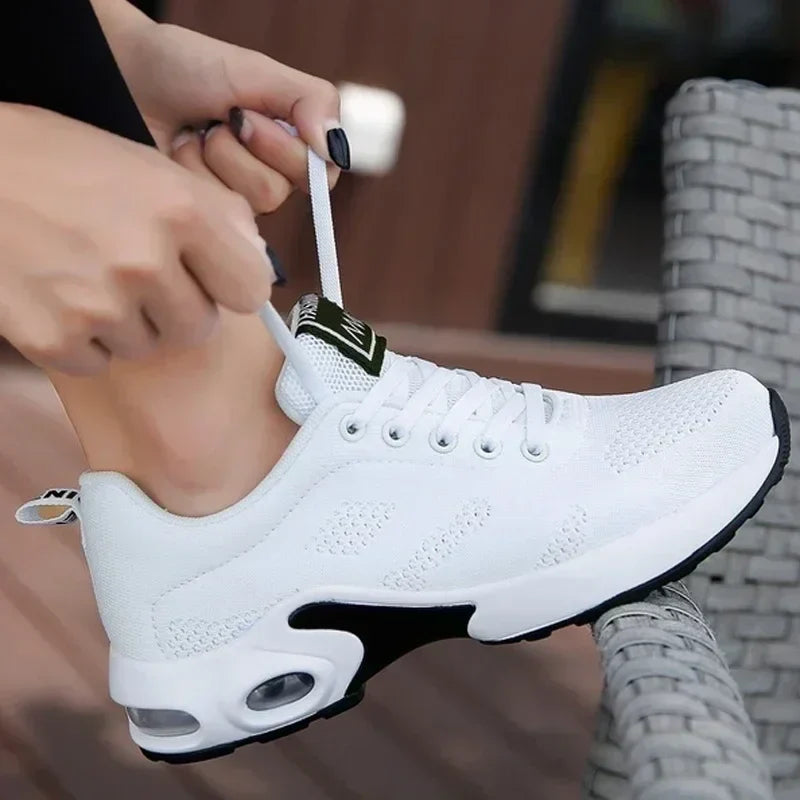 Chaussures orthopédiques femme confort optimal, idéales pour pieds sensibles et marche quotidienne.