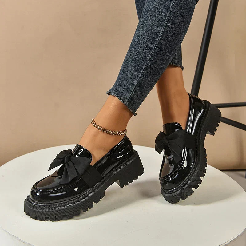 Chaussures mode femme Garisa. Plateforme, nœud papillon, semelle compensée tendance.