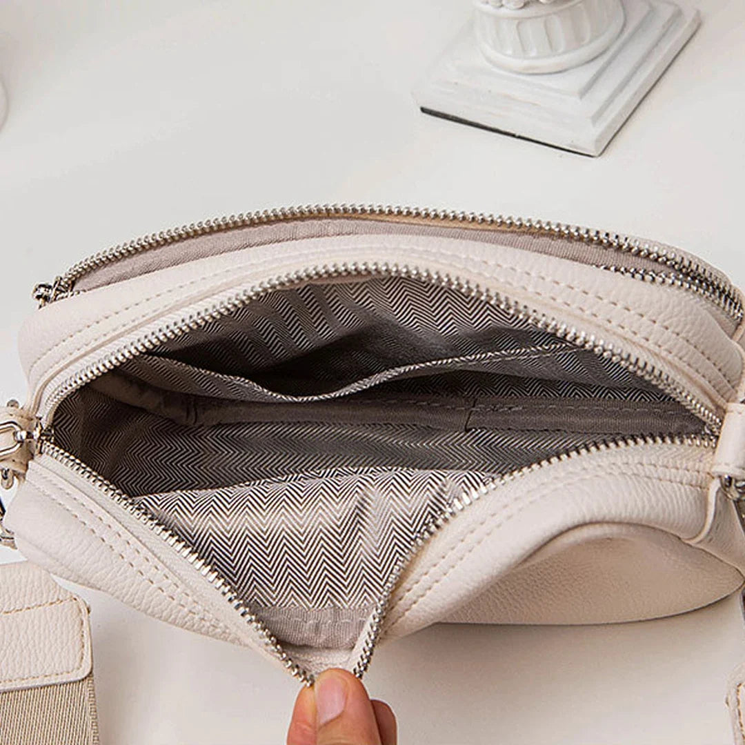 Sac banane rectangulaire chic pour femme en similicuir noir, parfait comme sac bandoulière tendance.