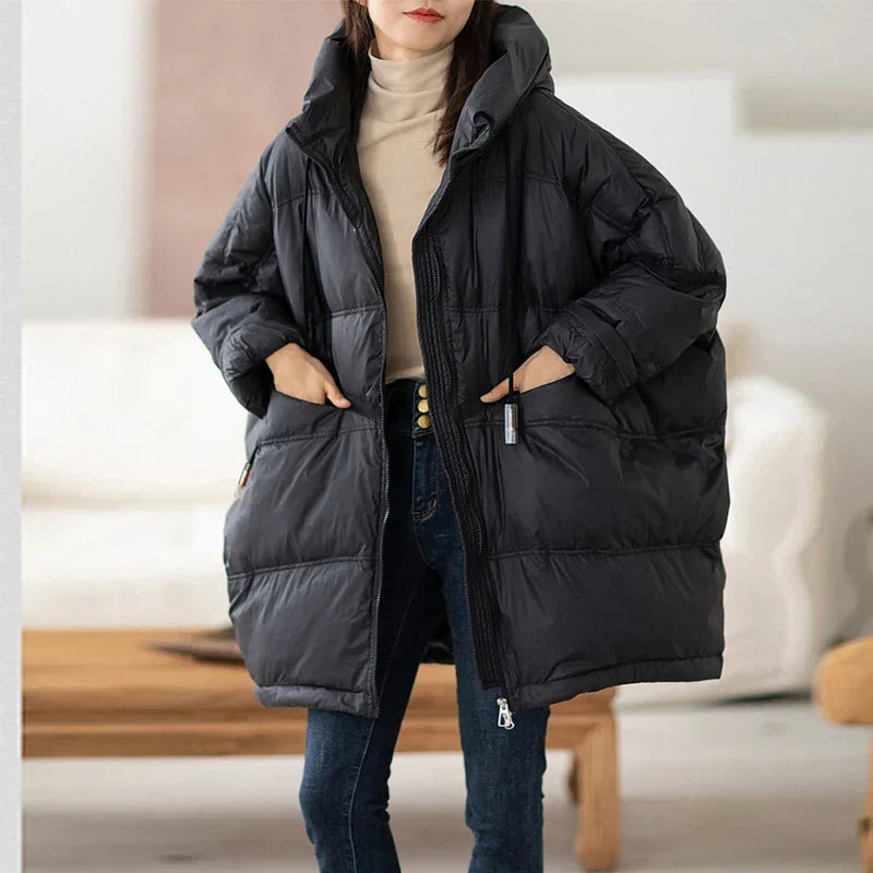 Doudoune oversize femme noire, chaude et matelassée, idéale pour un style hivernal confortable et tendance.