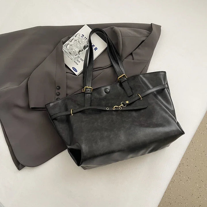 Maroquinerie femme: grand sac de cours/cabas en similicuir. Élégant et pratique pour lycée ou fac.