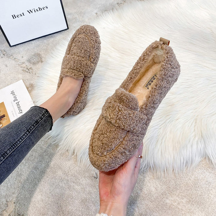 Chaussures mocassins Journi douces et chaudes pour femmes, idéales pour l'intérieur ou l'extérieur.