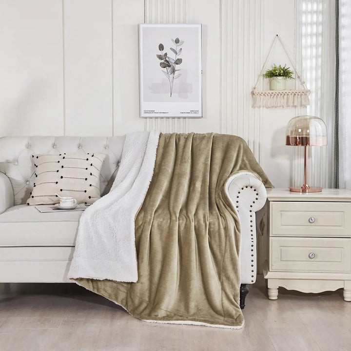 Plaid réversible sherpa polyvalent, couverture douce pour le canapé ou le lit à la maison, confort.