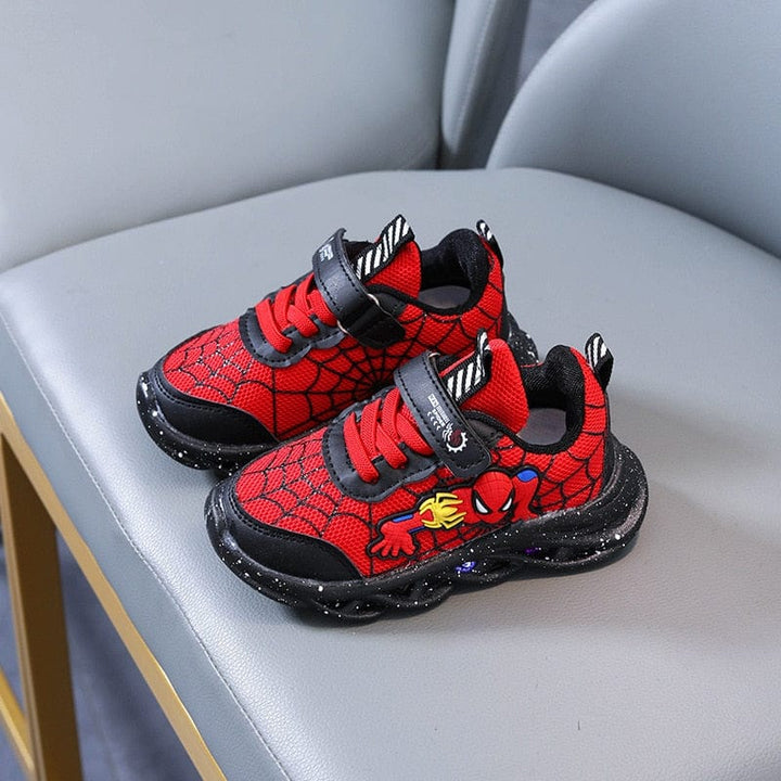 Chaussures LED enfants avec semelle anti-dérapante. Idéales sports et loisirs, elles assurent sécurité et confort.