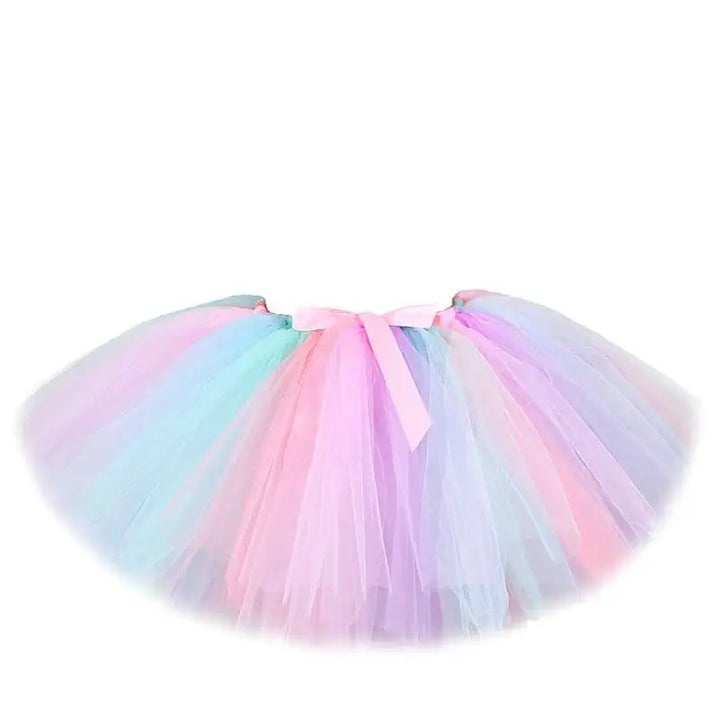 Déguisement licorne magique pour fille, composé d'un tutu en nylon coloré et d'accessoires scintillants pour enfants.