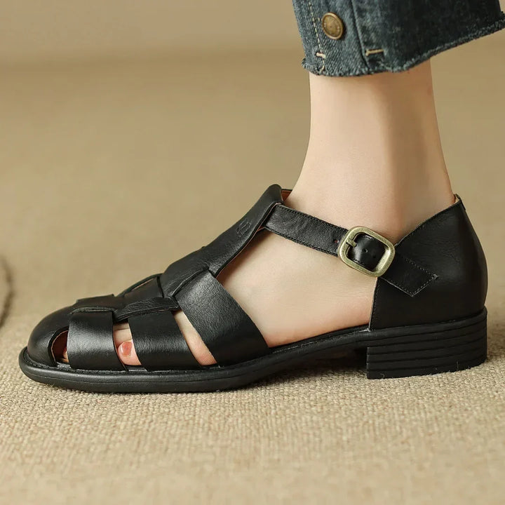 Semelle de sandales plates Marivelle pour femmes, texture confortable, modèle T-strap élégant pour l'été décontracté.