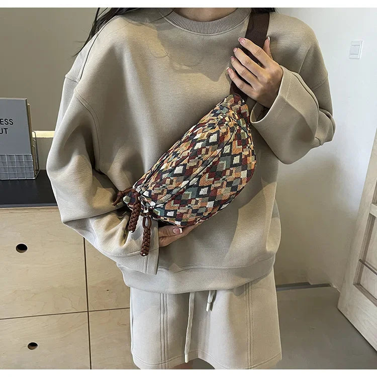Sac bandoulière femme en canvas résistant, style ethnique chic, parfait pour un accessoire mode.