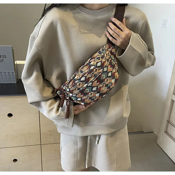 Sac bandoulière femme en canvas résistant, style ethnique chic, parfait pour un accessoire mode.