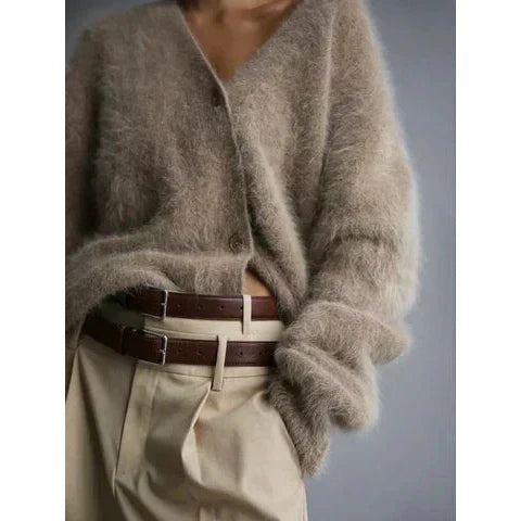 Chandail femme tricoté, coupe confortable, mode féminine automne-hiver.