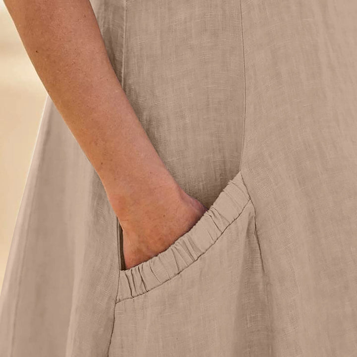 Robe maxi femme élégante et aérée, parfaite pour la saison estivale. Un vêtement femme confortable et tendance.