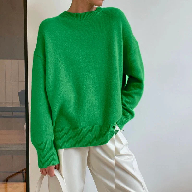 Pull femme élégant pour l'hiver, doux et tendance. Parfait pour un look chic et intemporel.