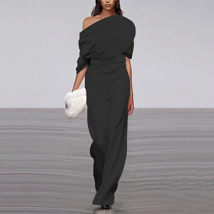 Tailleur combinaison femme élégant décolleté, parfait pour le printemps, look chic et confortable mode femme.