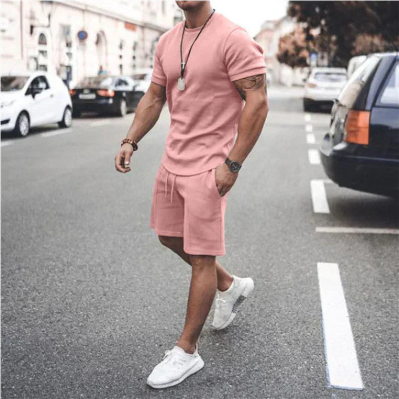 Tenue respirante homme Ethan, chemise et short légers parfaits pour la mode estivale.