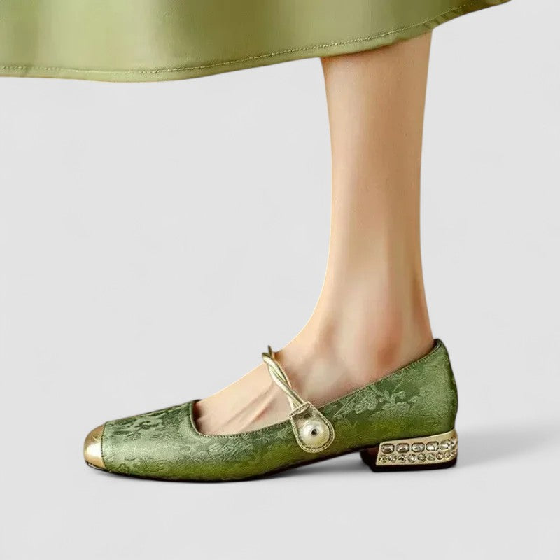 Chaussures plates orthopédiques Mestelle femme, chic, idéales pour le quotidien.