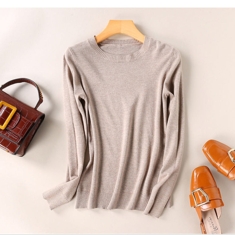Pull en tricot femme, manches longues, confort absolu pour l'automne-hiver, style classique et polyvalent.