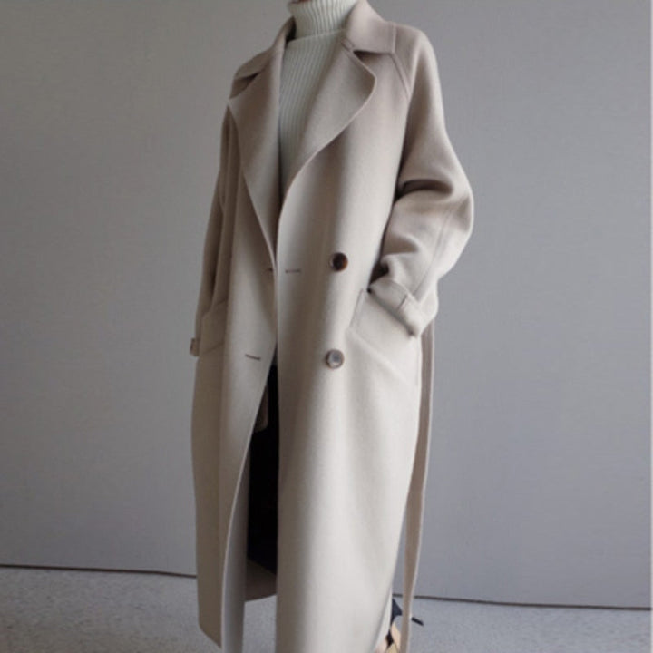 Manteau femme trench-coat en coton léger, style classique et confortable, idéal pour l'automne/printemps. Élégance assurée.