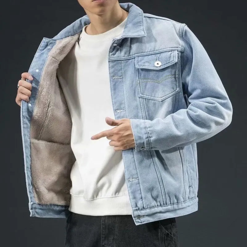 Veste en jean boutonnée homme Yael, look classique et décontracté, idéale pour la mode hivernale.