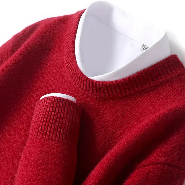 Style hivernal : pull homme en laine mérinos, indispensable pour un look chic et décontracté.