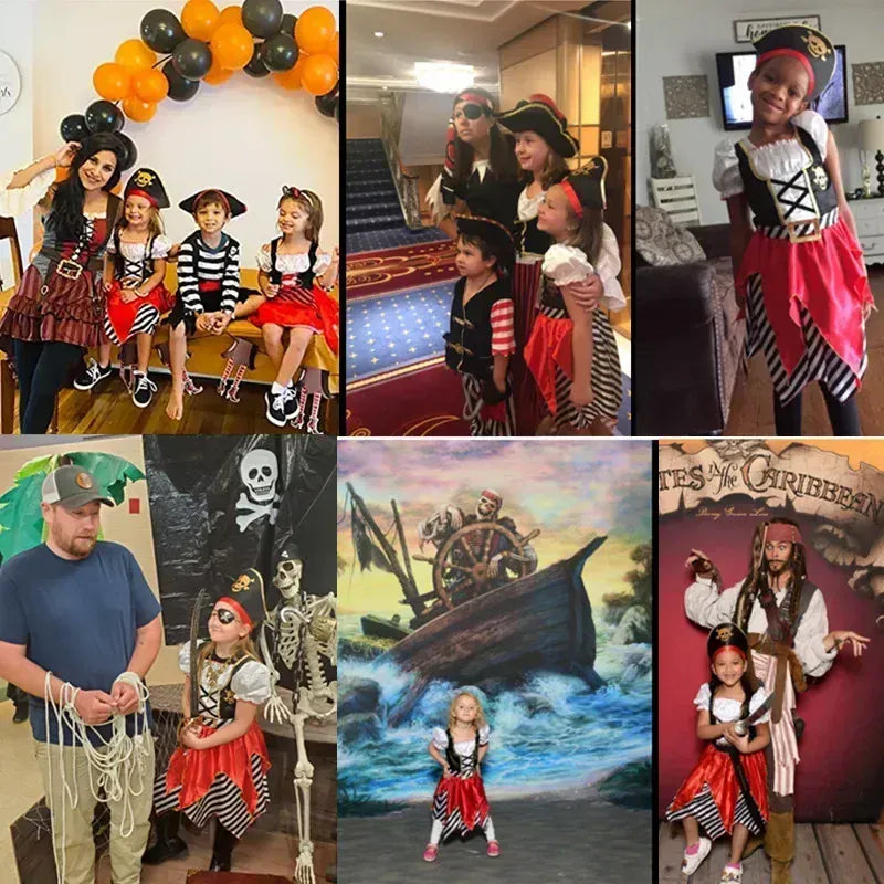 Gros plan sur les accessoires de pirate pour fille: épée, pièces d'or, carte, boussole, cache-œil. Parfait pour compléter le costume.