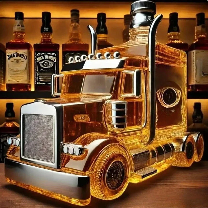 Bouteille de collection originale pour whisky ou spiritueux, en verre avec forme de semi-remorque, design unique.