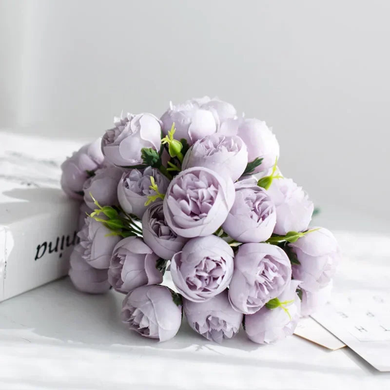 Luxueux bouquet de 27 pivoines artificielles réalistes pour une décoration de mariage ou maison.