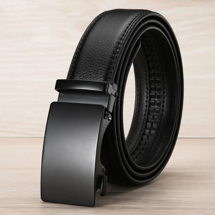 Accessoire de mode pour homme: ceinture noire en cuir PU, élégante et confortable, avec boucle automatique innovante.