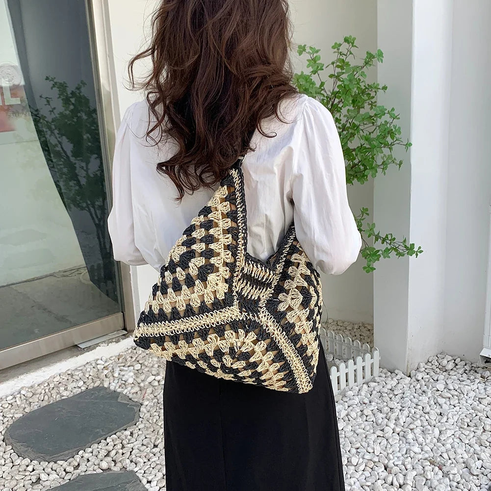 Sac à main en paille tressée pour femme, style bohème chic. Idéal pour l'été et la plage, très tendance.