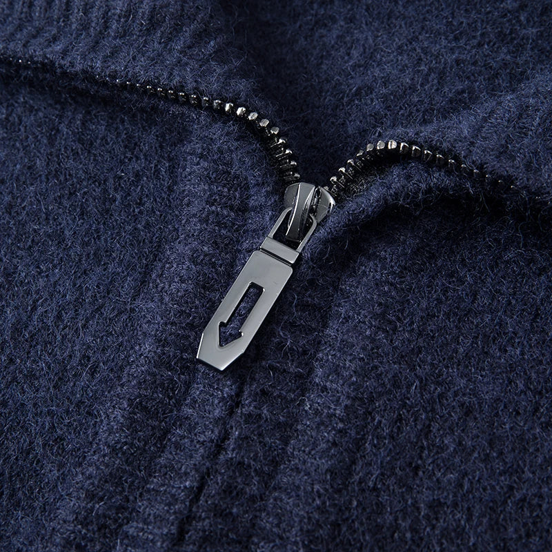 Pull demi-zip pour homme, un essentiel chaud et élégant pour affronter l'automne et l'hiver.