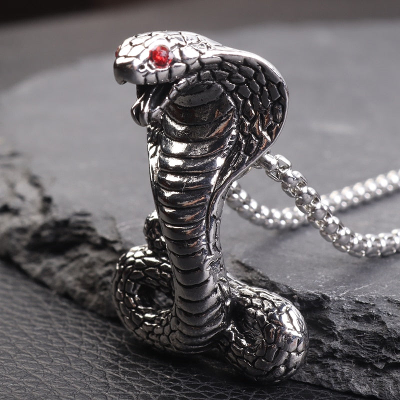 Élégant collier femme, pendentif scintillant, bijou délicat pour sublimer votre style.