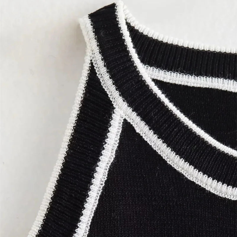 Débardeur femme Florie noir ajusté, offrant confort et style. Un top sans manches essentiel.