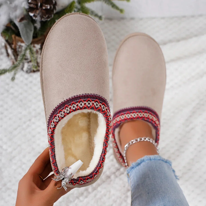 Chaussures femme hiver, bottes cachemire noires, confortables et chaudes. Idéales pour la neige et le style luxe.