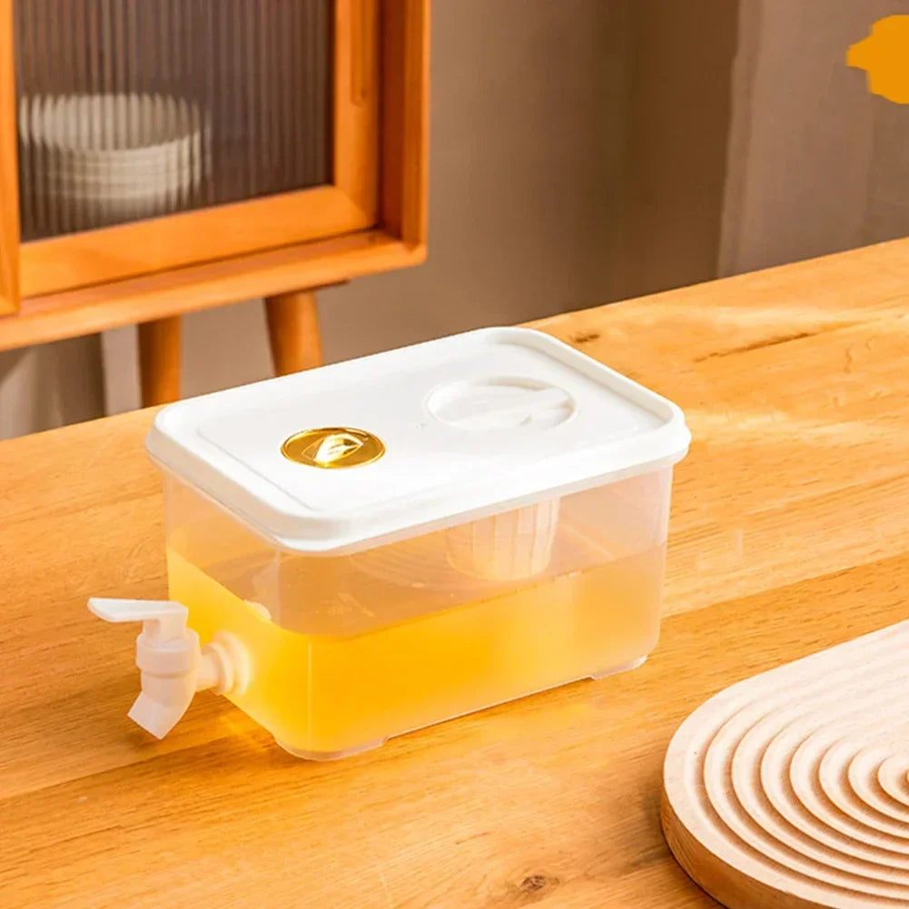 Dispenseur d'eau réfrigérateur 3.5L AquaGlide, pratique avec robinet pour boissons froides, idéal pour famille sans BPA.