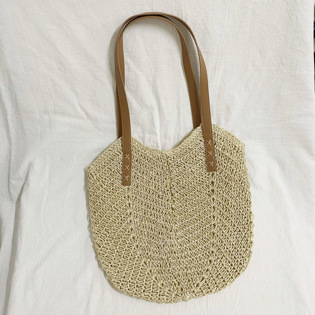 Sac à main Zoya en paille naturelle pour femme, design élégant et spacieux pour vos journées d'été.