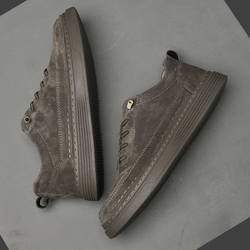 Intérieur doux des baskets confortables hommes, rembourrage ergonomique pour un bien-être durable.