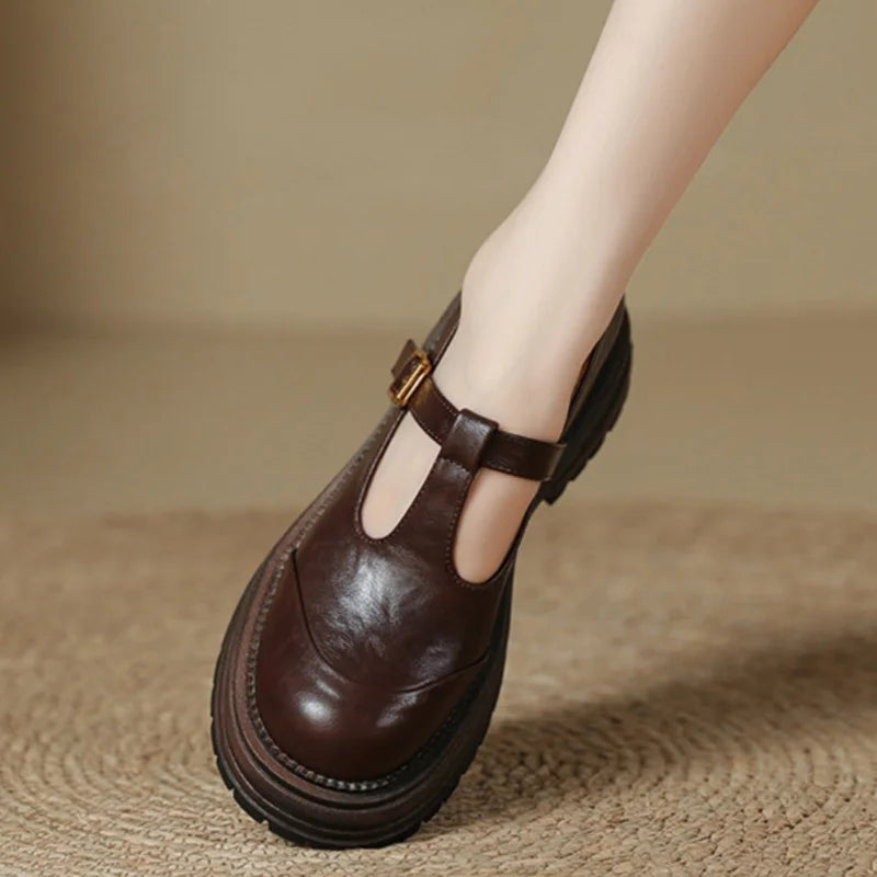 Chaussures Farisse T-bar vintage pour femmes, bout arrondi, confort quotidien et style rétro chic.